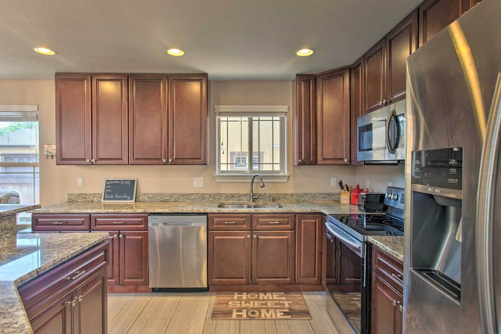 Photo of Kitchen in College View