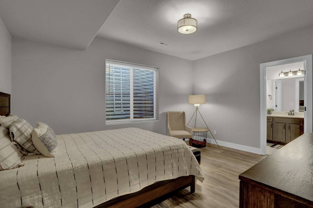 Photo of Bedroom in Gleneagle