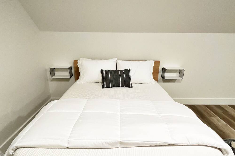 Photo of Bedroom in Gleneagle