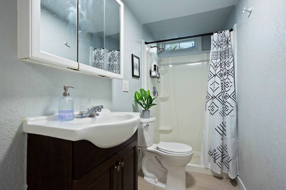 Photo of Bathroom in Montbello