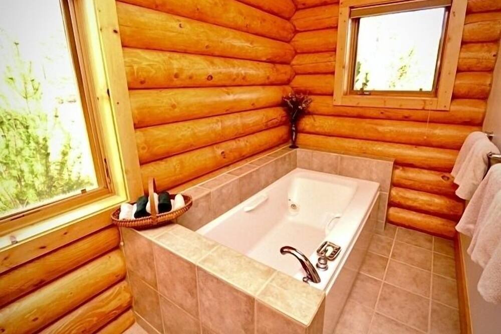 Photo of Bathroom in Grand Country Estates