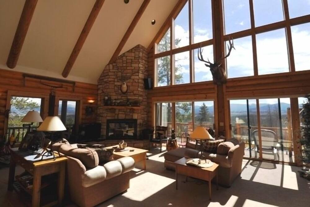Photo of Livingroom in Grand Country Estates