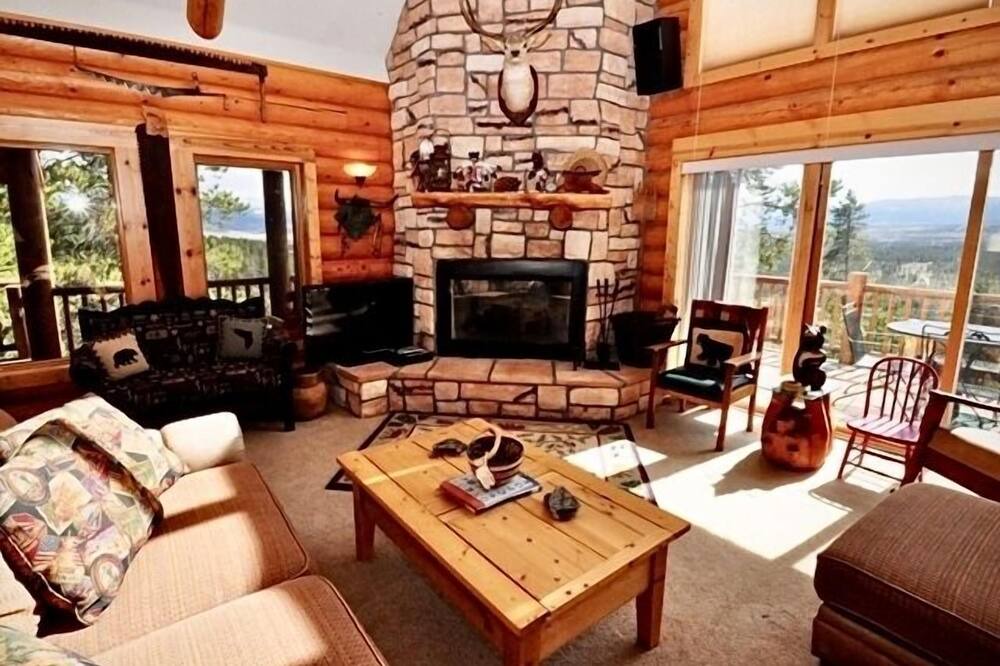 Photo of Livingroom in Grand Country Estates