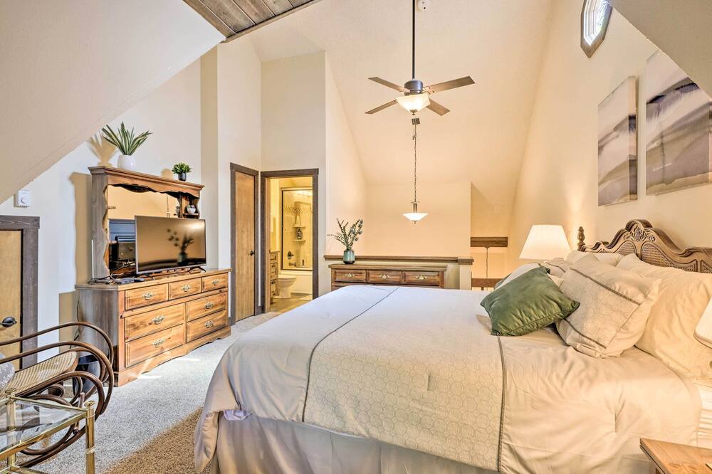 Photo of Bedroom in Summit Cove