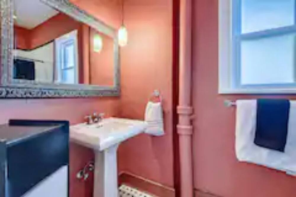 Photo of Bathroom in Sunnyside