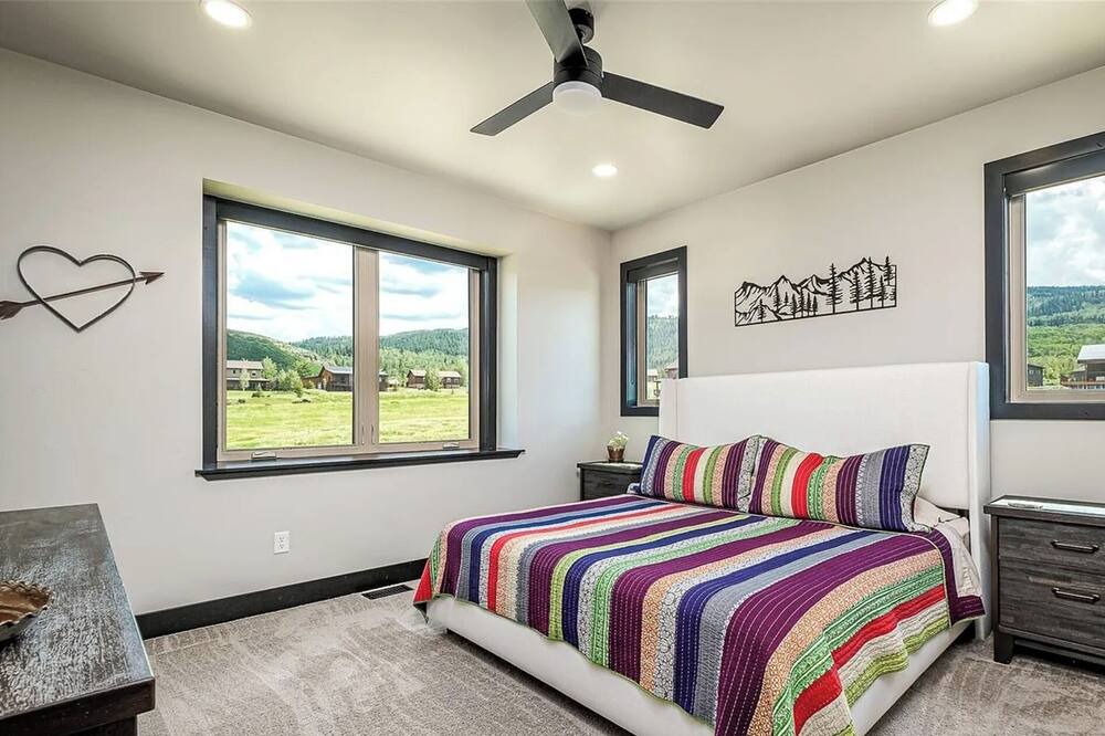 Photo of Bedroom in Oak Creek