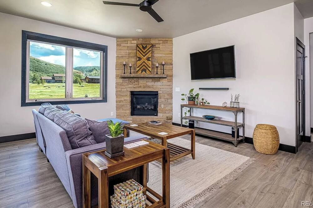 Photo of Livingroom in Oak Creek