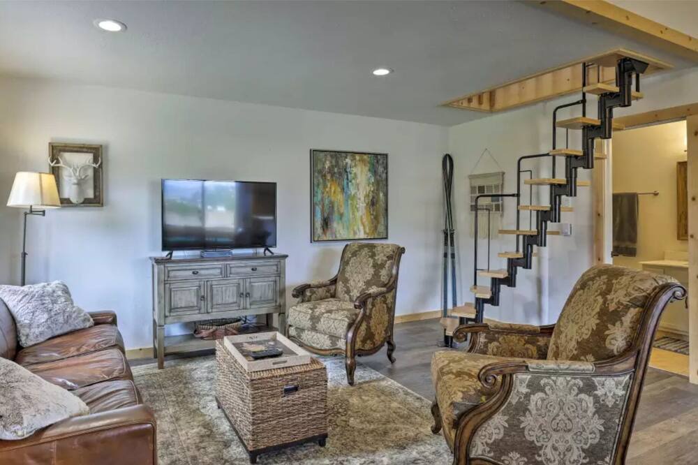 Photo of Livingroom in Summit Cove