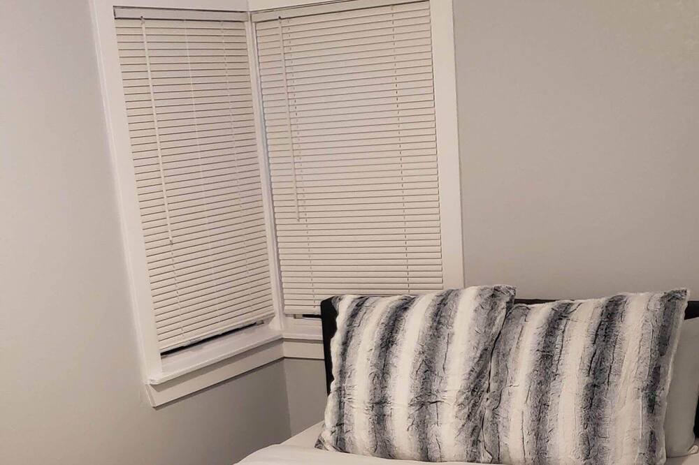 Photo of Bedroom in Villa Park