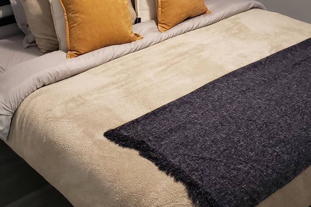 Photo of Bedroom in Villa Park