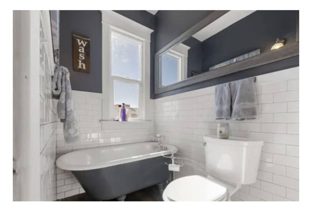 Photo of Bathroom in Orchard City