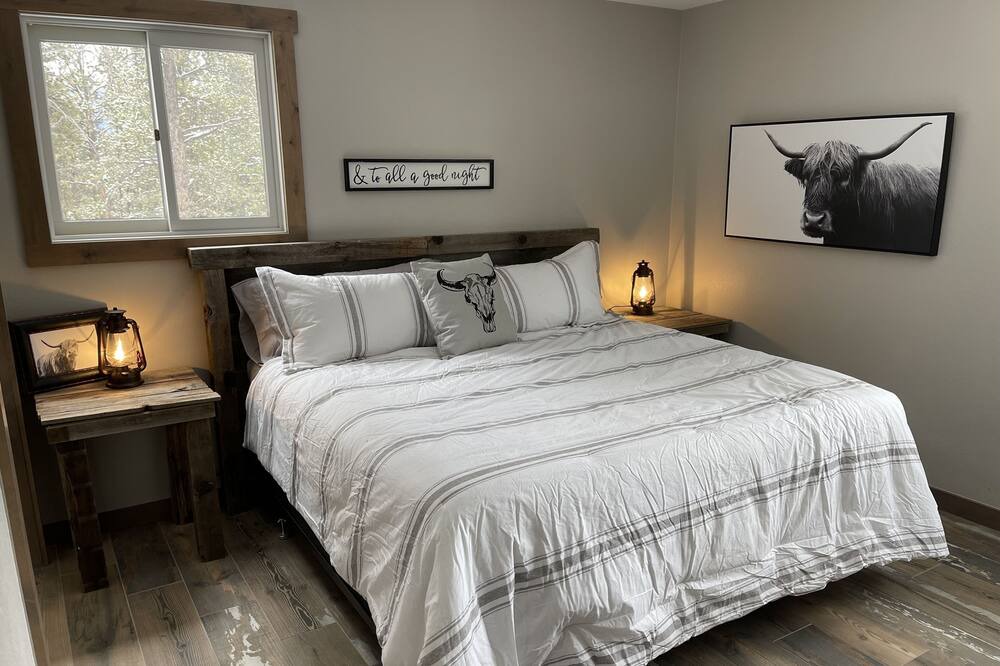 Photo of Bedroom in Pine