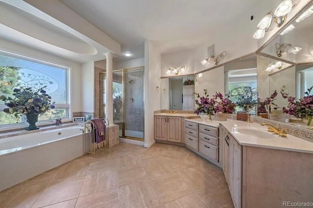 Photo of Bathroom in Larkspur