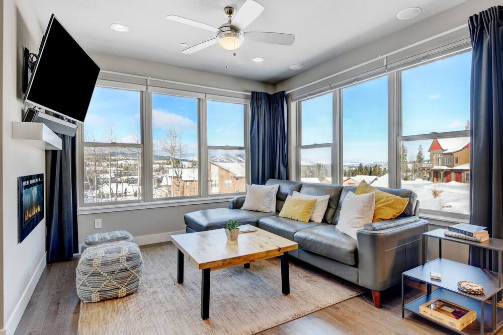 Photo of Livingroom in Rendezvous