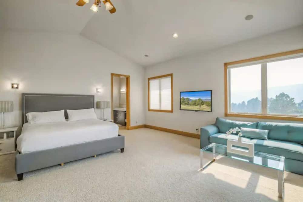 Photo of Bedroom in Indian Hills