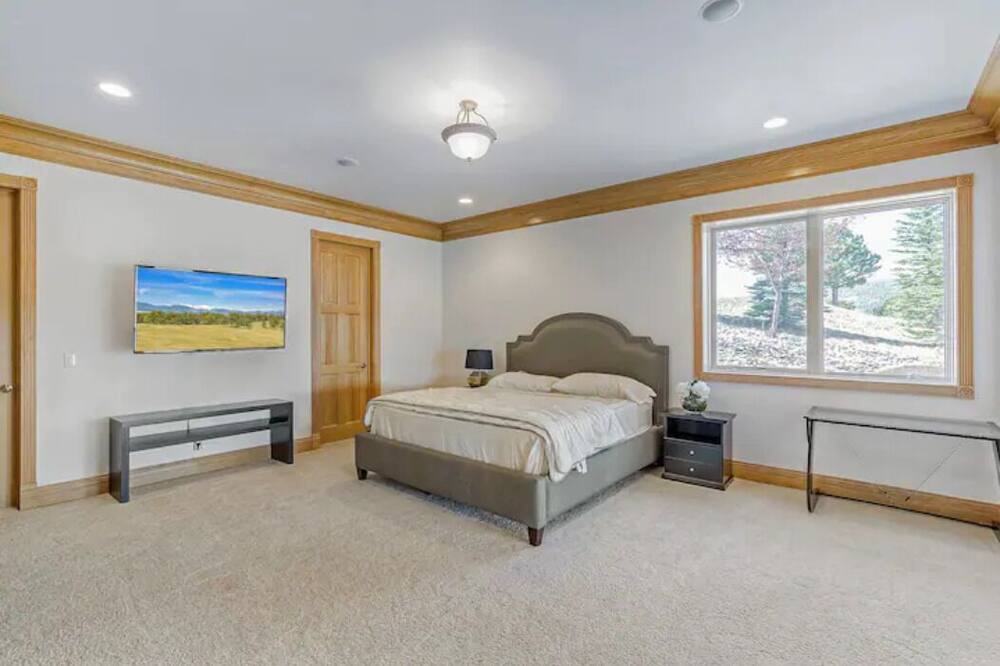 Photo of Bedroom in Indian Hills