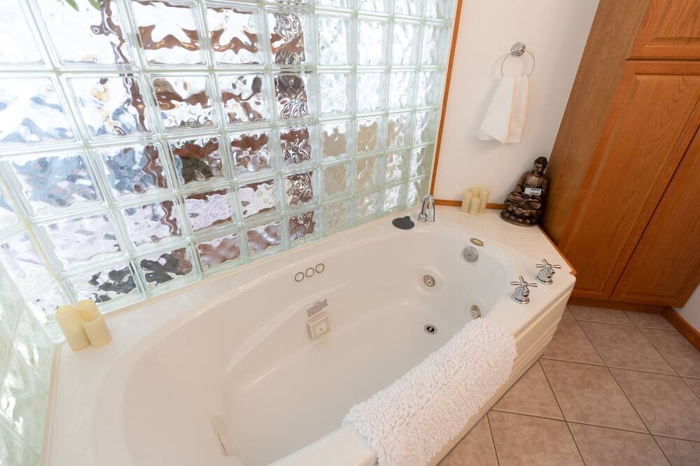 Photo of Bathroom in Black Hawk