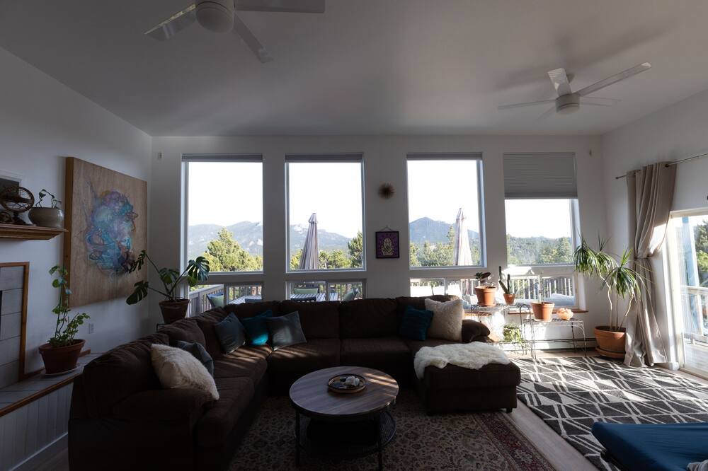 Photo of Livingroom in Black Hawk