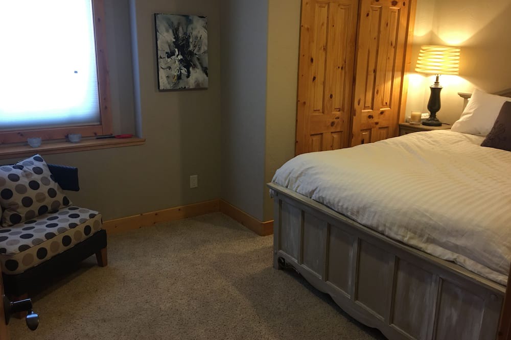 Photo of Bedroom in Oak Creek