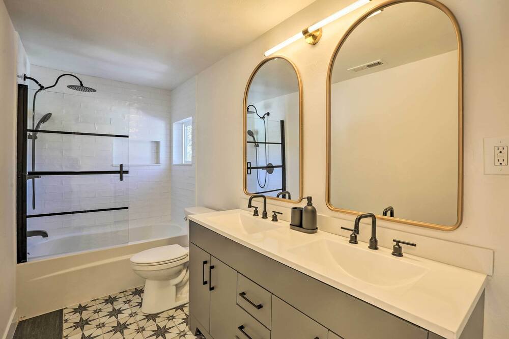 Photo of Bathroom in Barths
