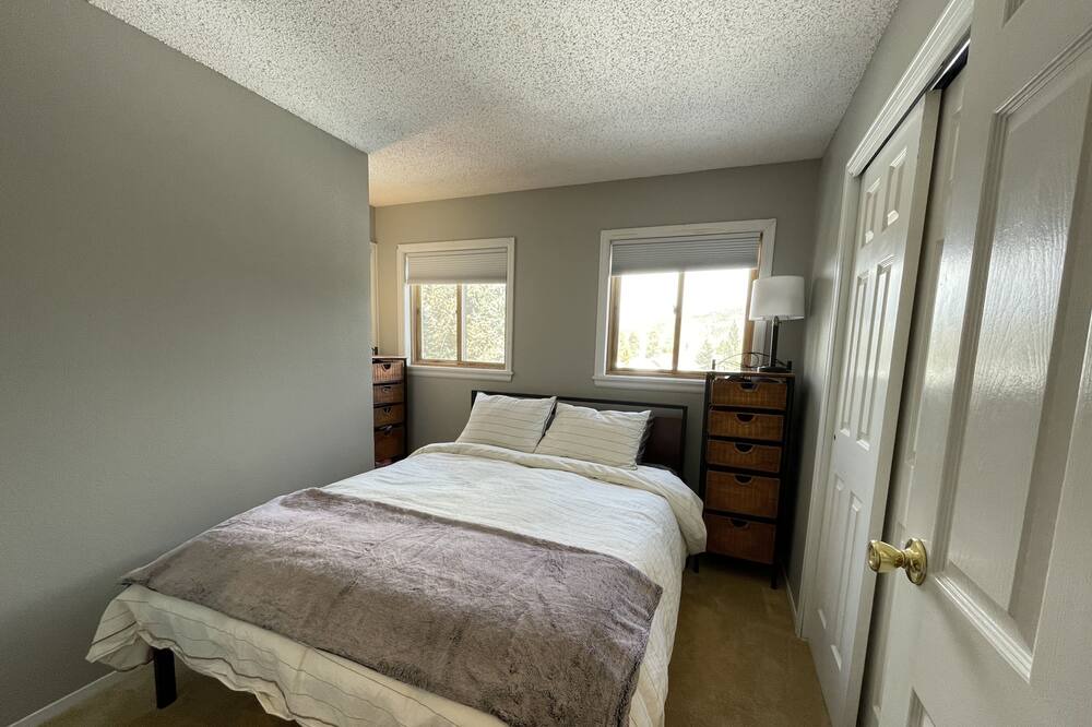 Photo of Bedroom in Four O'Clock