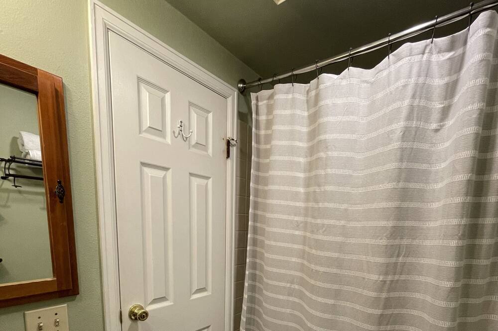 Photo of Bathroom in Four O'Clock