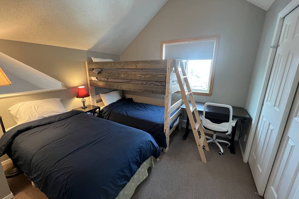 Photo of Bedroom in Four O'Clock