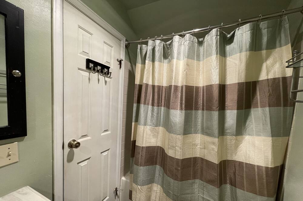 Photo of Bedroom in Four O'Clock