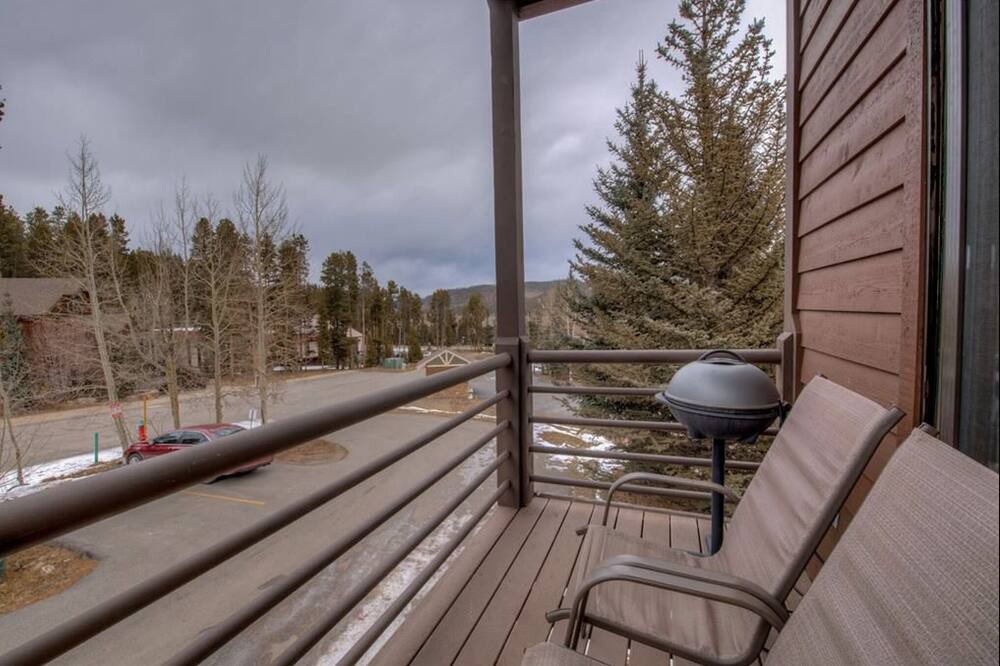 Photo of Outdoor in Four O'Clock