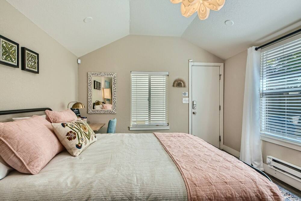 Photo of Bedroom in Berkeley