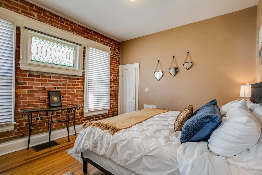 Photo of Bedroom in Central Boulder