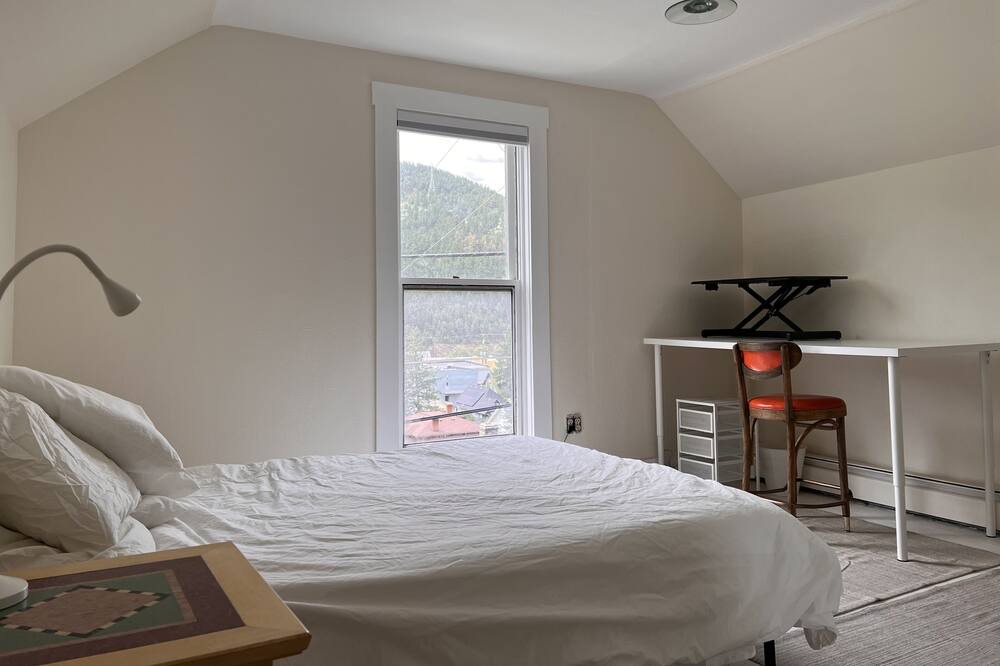 Photo of Bedroom in Idaho Springs