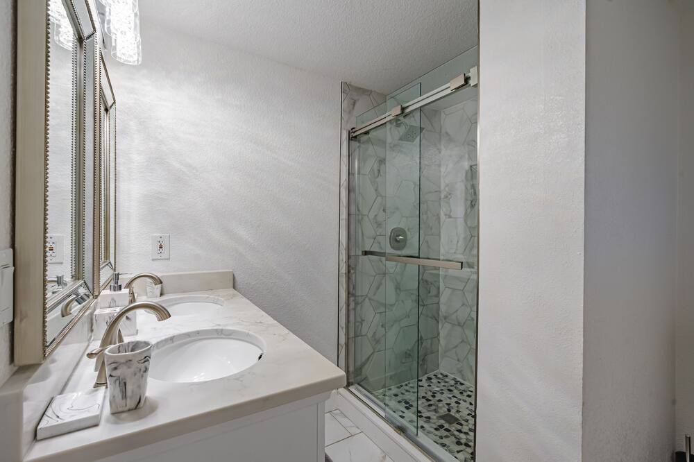Photo of Bathroom in Alta Vista Area