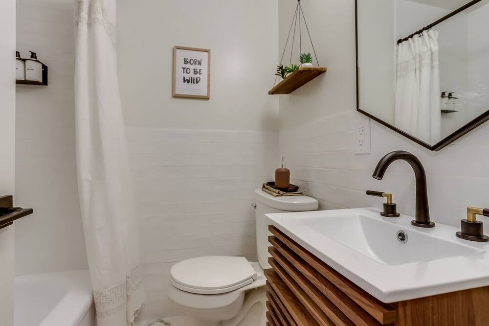 Photo of Bathroom in Barths