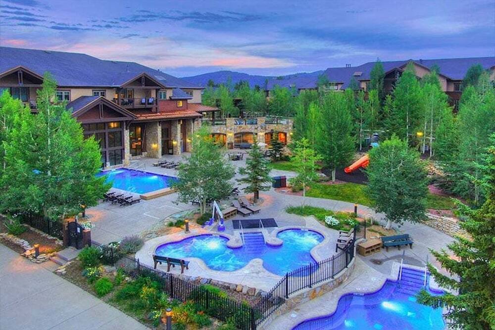 Photo of Outdoor in Four O'Clock
