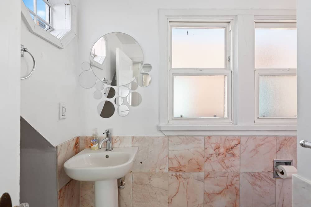 Photo of Bathroom in Washington Park West
