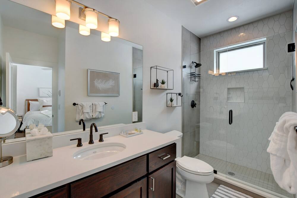 Photo of Bathroom in Rendezvous