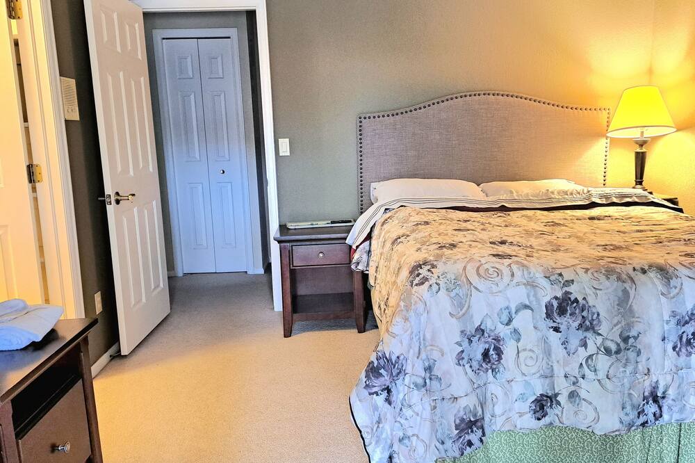 Photo of Bedroom in Gleneagle