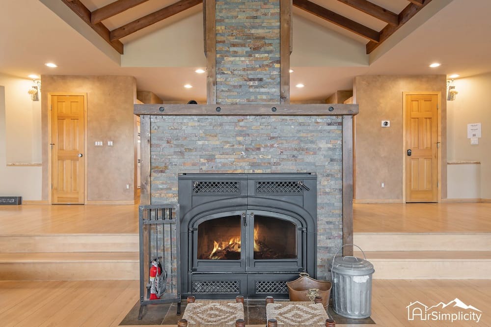 Photo of Livingroom in Kerr Gulch