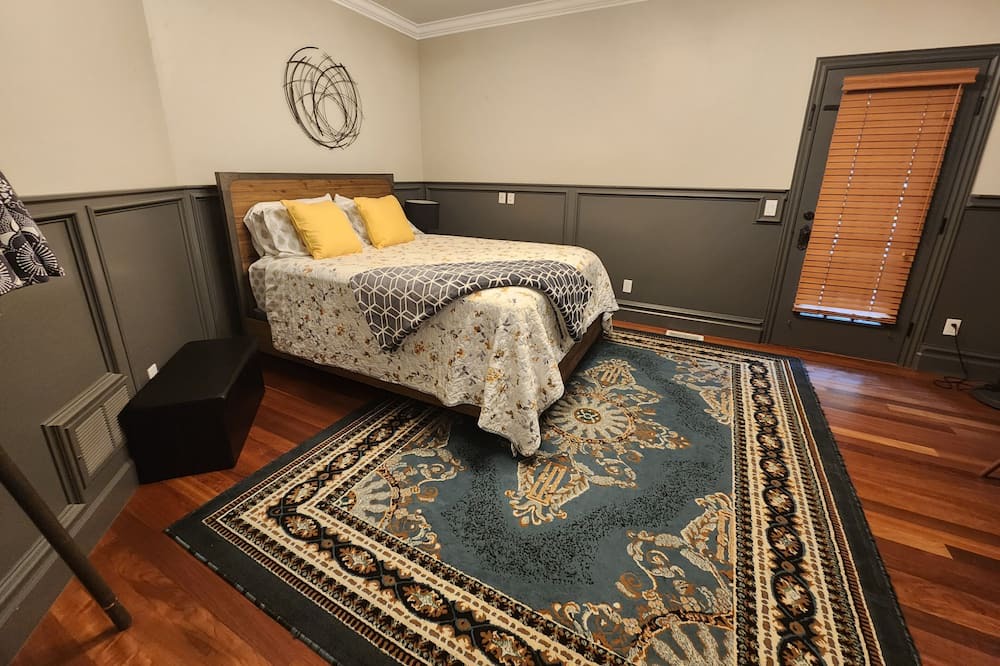 Photo of Bedroom in Hale