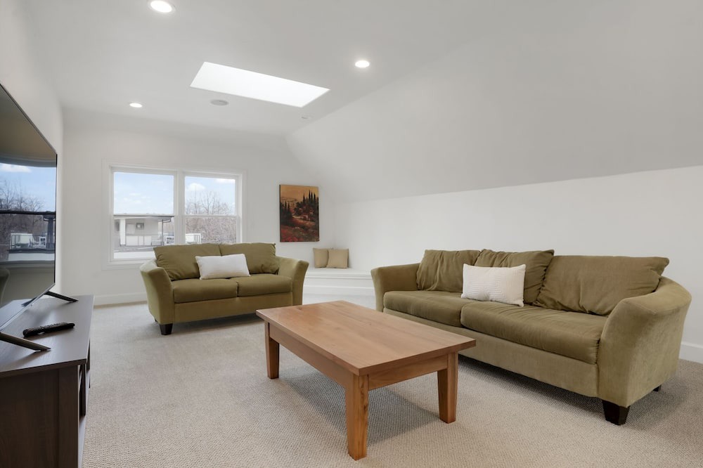 Photo of Livingroom in Hale