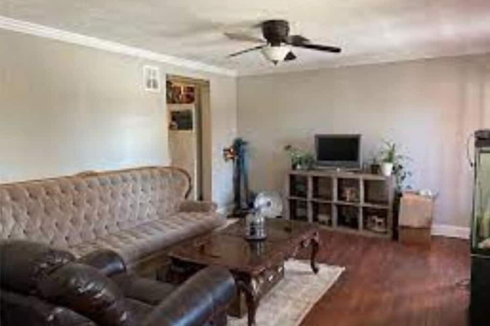 Photo of Livingroom in Shawnee