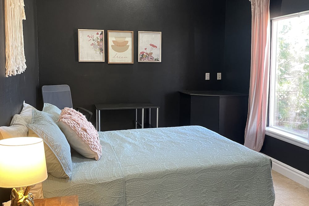 Photo of Bedroom in Castle Pines North