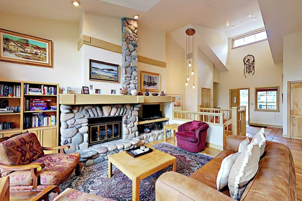 Photo of Livingroom in Highlands Townhomes
