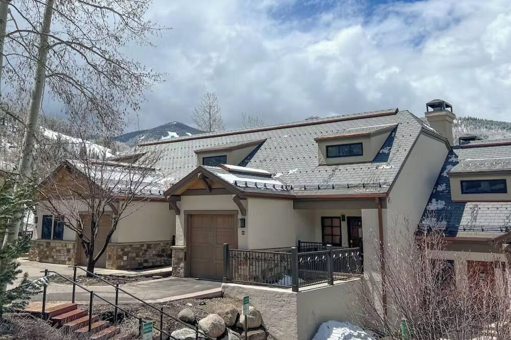 Photo of Outdoor in Highlands Townhomes