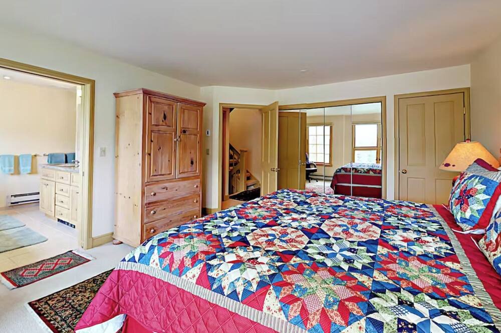 Photo of Bedroom in Highlands Townhomes