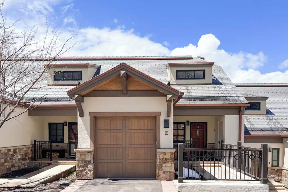 Photo of Outdoor in Highlands Townhomes