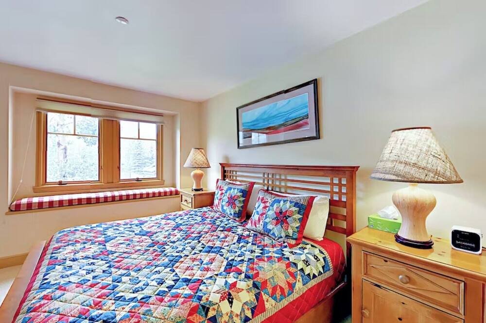 Photo of Bedroom in Highlands Townhomes