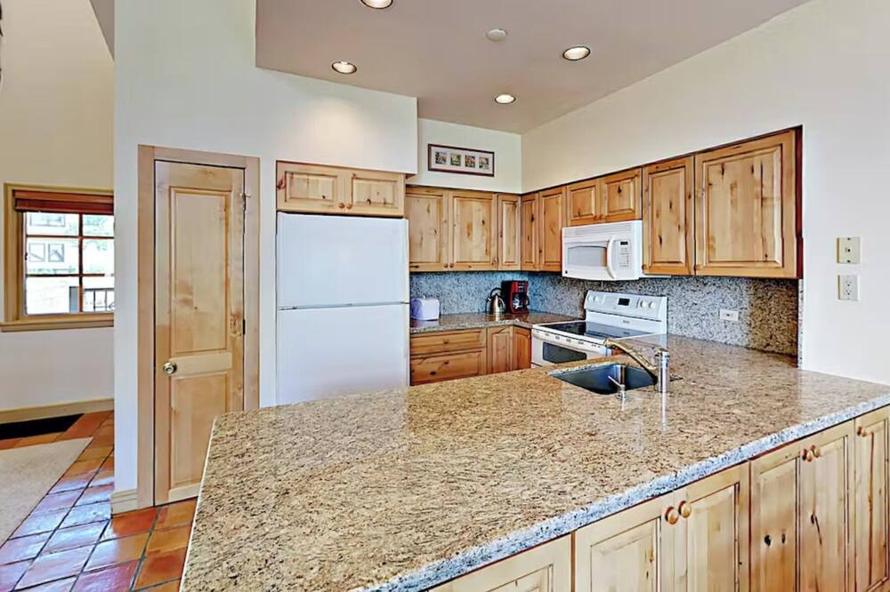 Photo of Kitchen in Highlands Townhomes