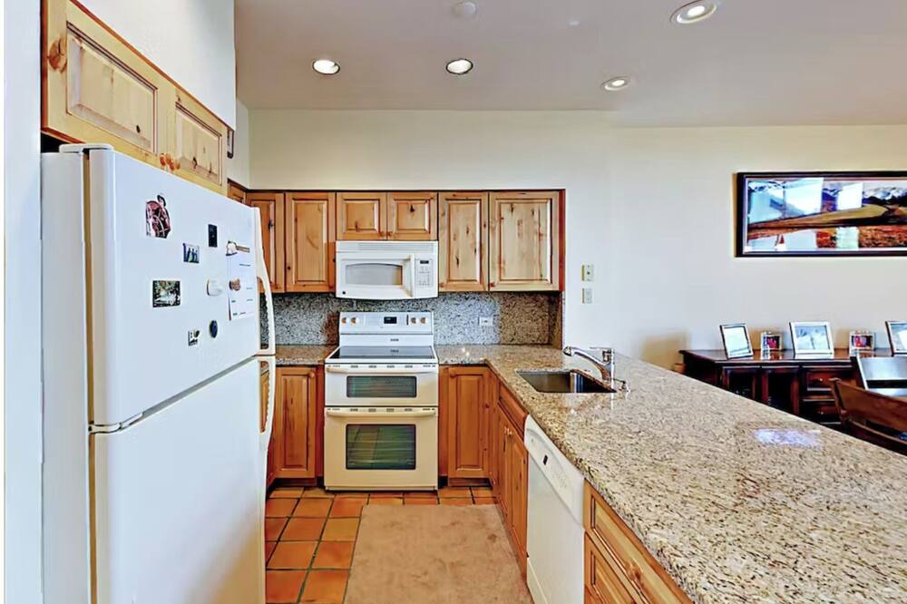 Photo of Kitchen in Highlands Townhomes
